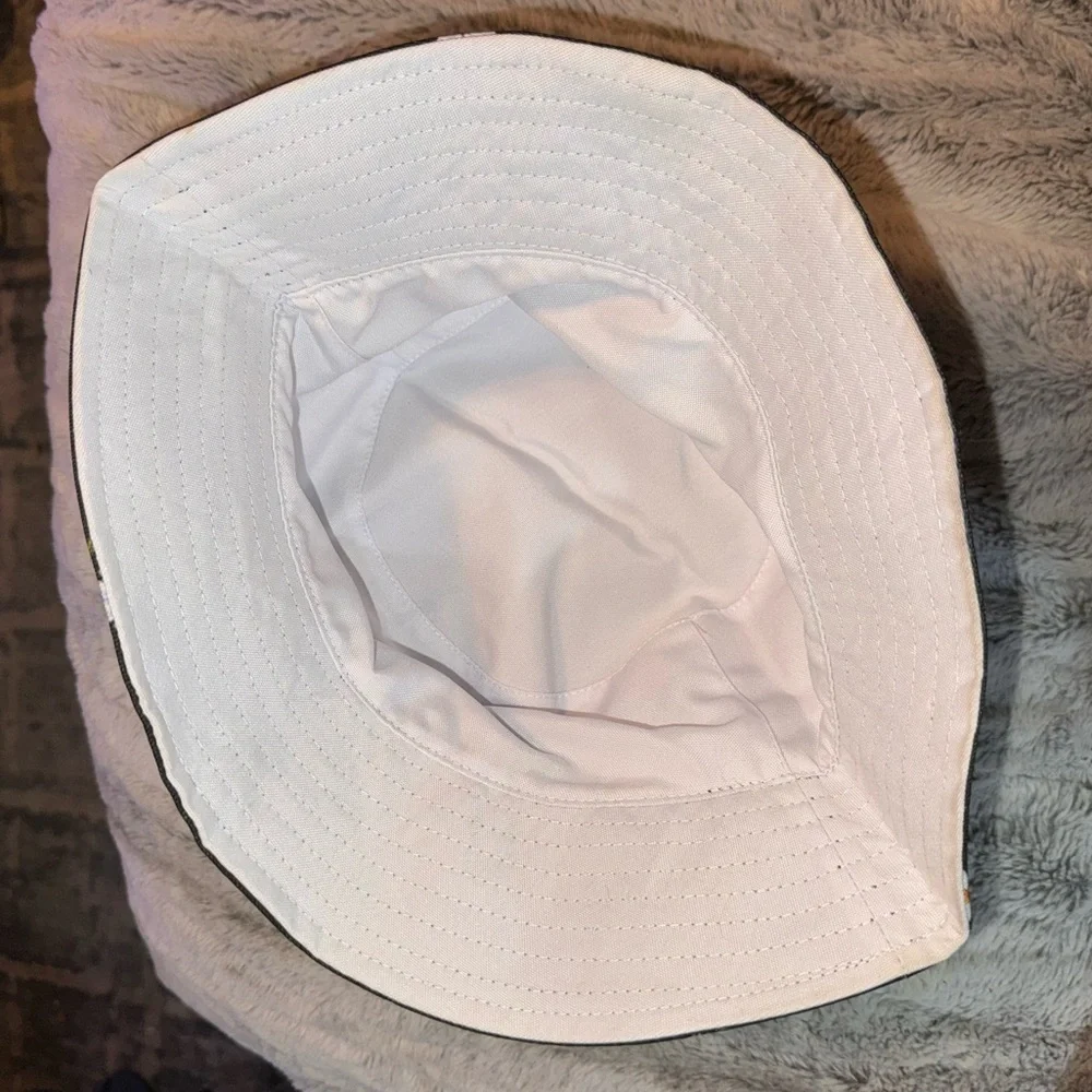 Black Daisy Print Bucket Hat